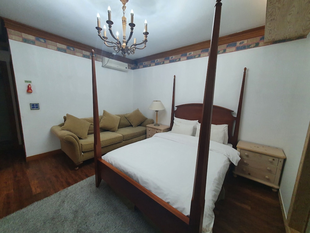 Family Room, 2 Bedrooms photo 2