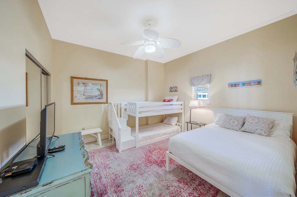 Condo (Tides 1401) photo 3