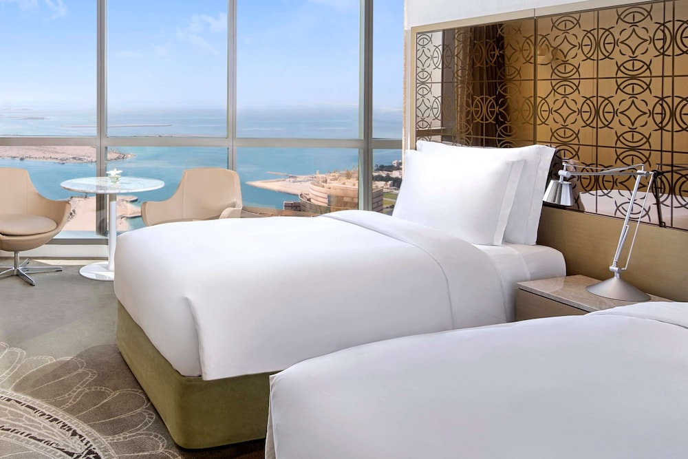 TWIN CLUB ROOM Level 45 Sea View