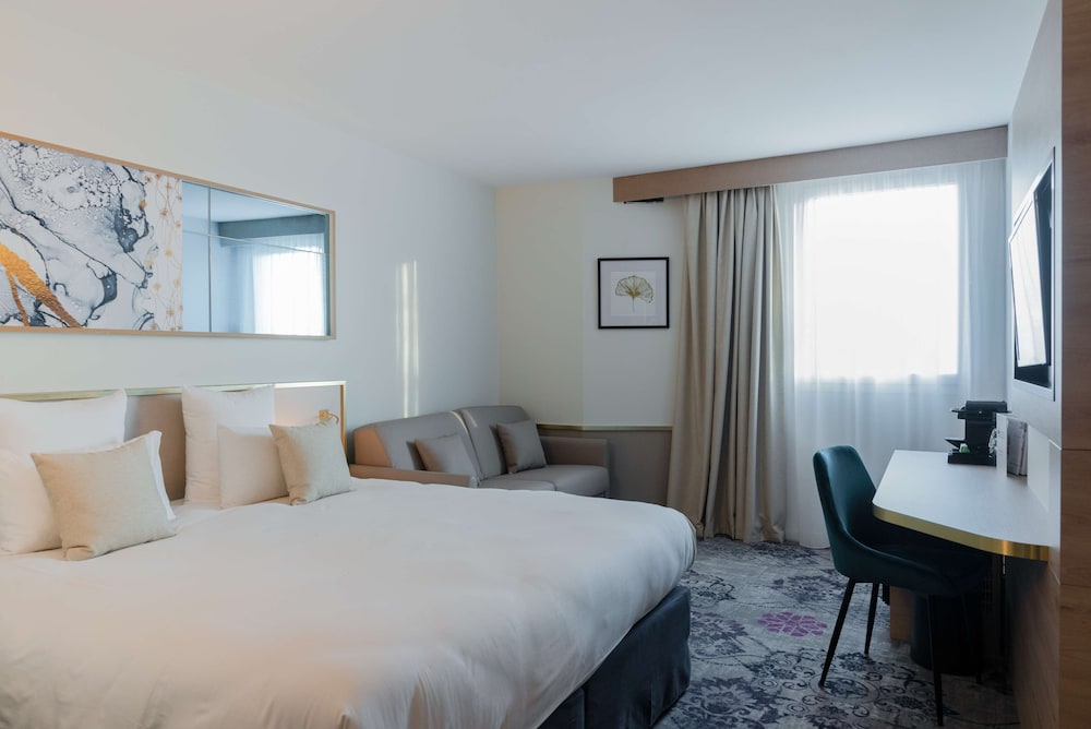 Comfort room with King bed