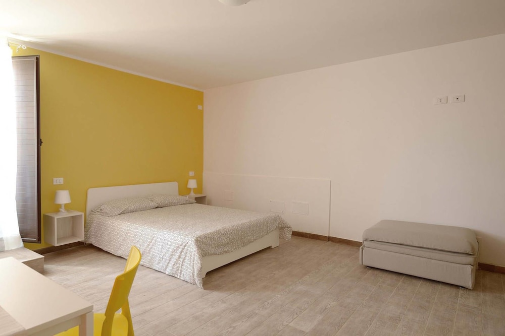 Triple Room, 1 Queen Bed With Sofa Bed, Non Smoking