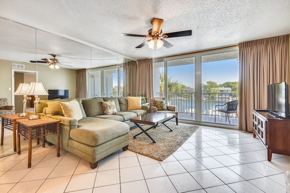 Condo, 2 Bedrooms