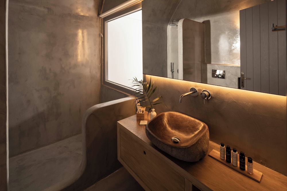 Infinity Residences with Outdoor Hot Tub - Photo 12