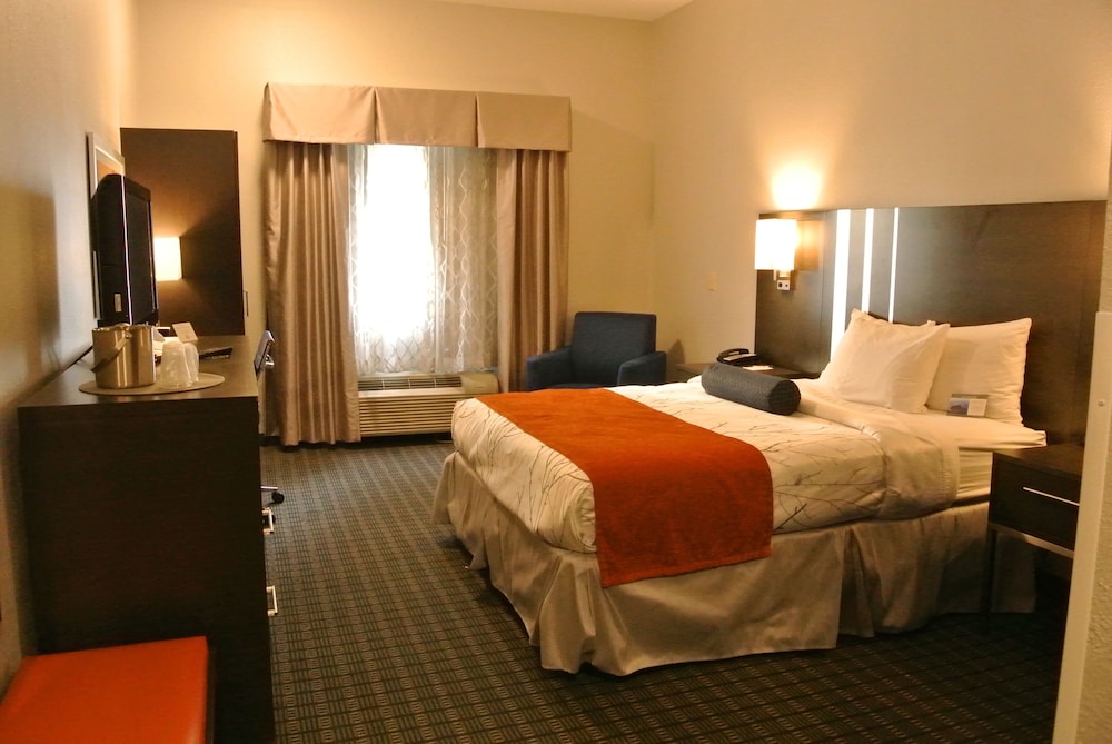 Premium Room, 1 King Bed - Photo 3