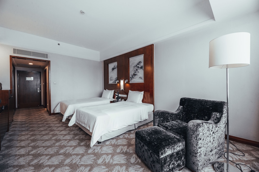 Standard Room, Multiple Beds - Photo 2