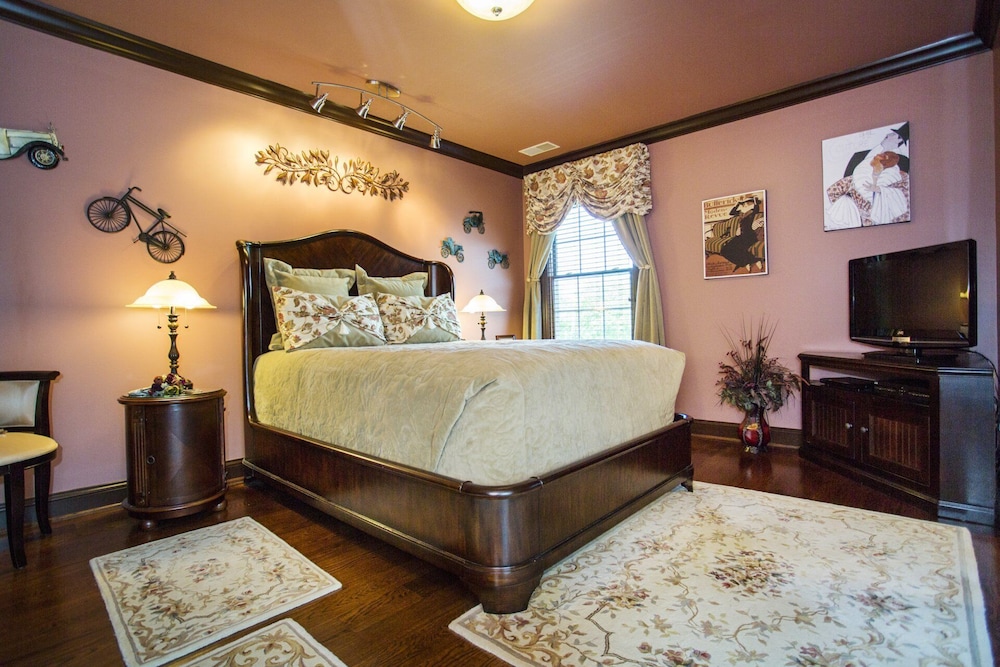 Deluxe Room, 1 Queen Bed, Ensuite