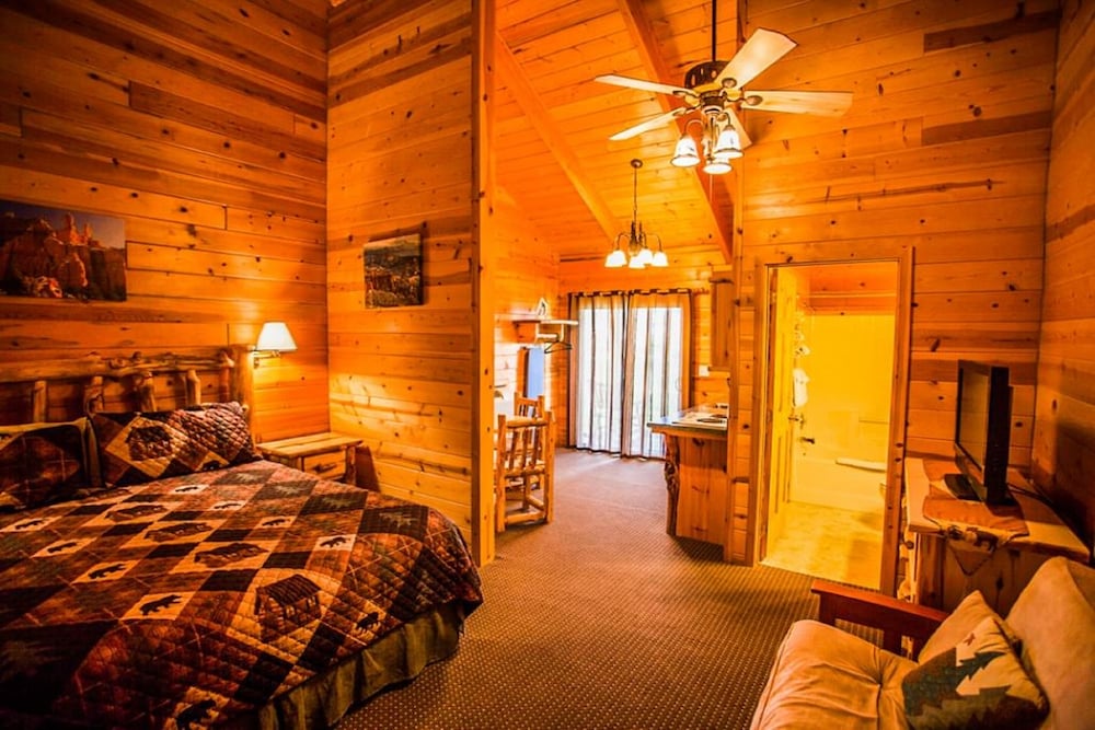 Deluxe Cabin, 1 King Bed, Kitchenette