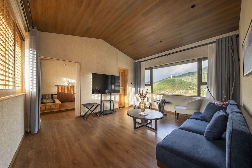 Luxury Suite photo 3