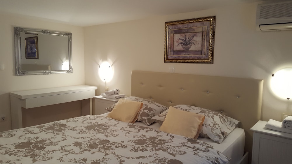 Romantic Apartment, 1 Bedroom, Terrace, Garden View photo 2