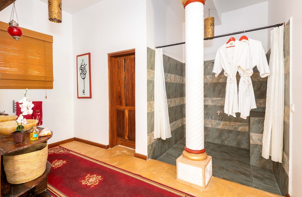Luxury Triple Room, Kitchen, Pool View