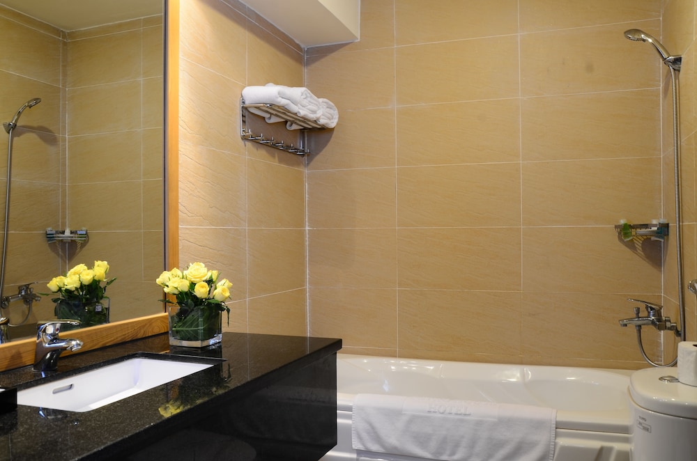 Standard Double or Twin Room - Photo 13