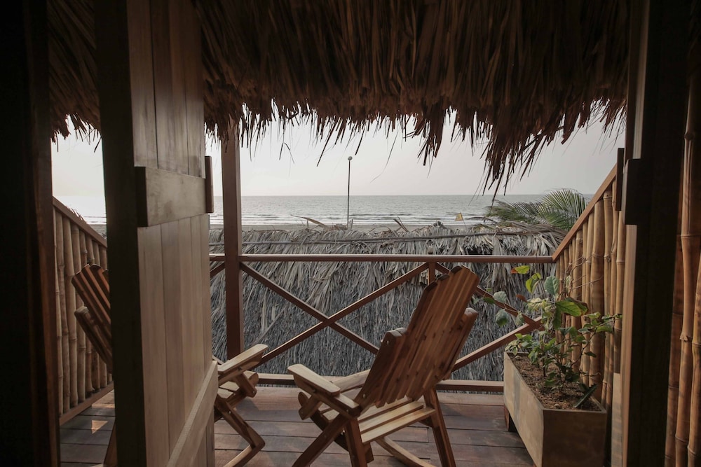Superior Double Room, 1 Double Bed, Balcony, Beach View photo 2