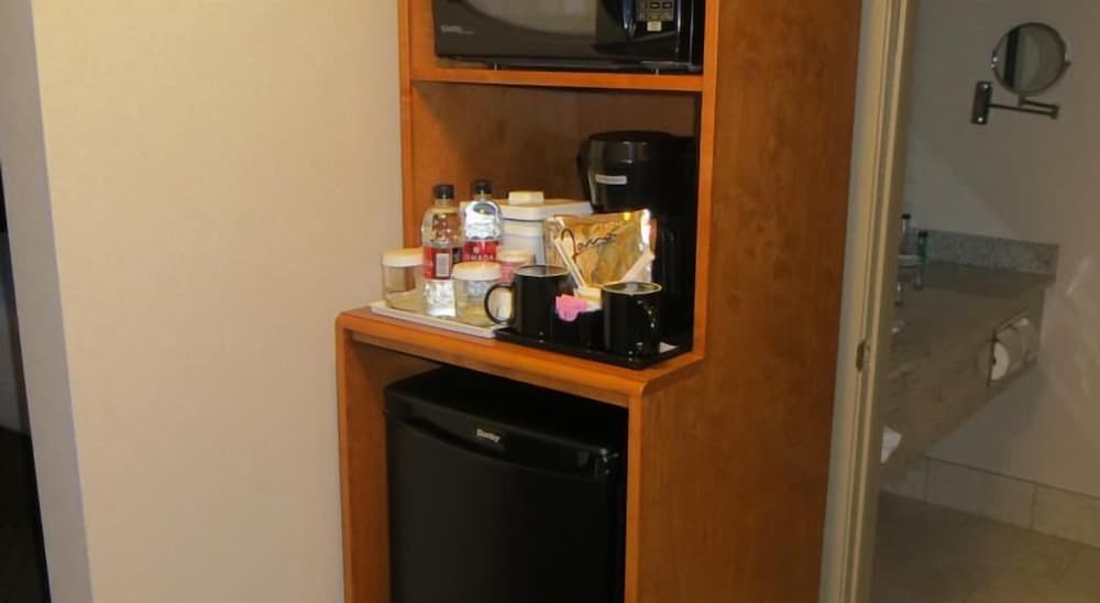 Business Room, 1 King Bed, Non Smoking, Balcony - Photo 6
