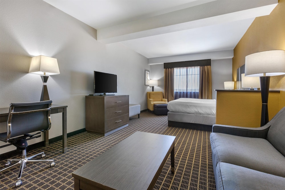 Suite, 1 King Bed, Accessible, Refrigerator & Microwave (with Sofabed) photo 2