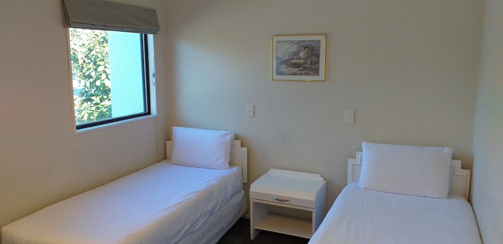 Family Room, 1 Bedroom photo 2