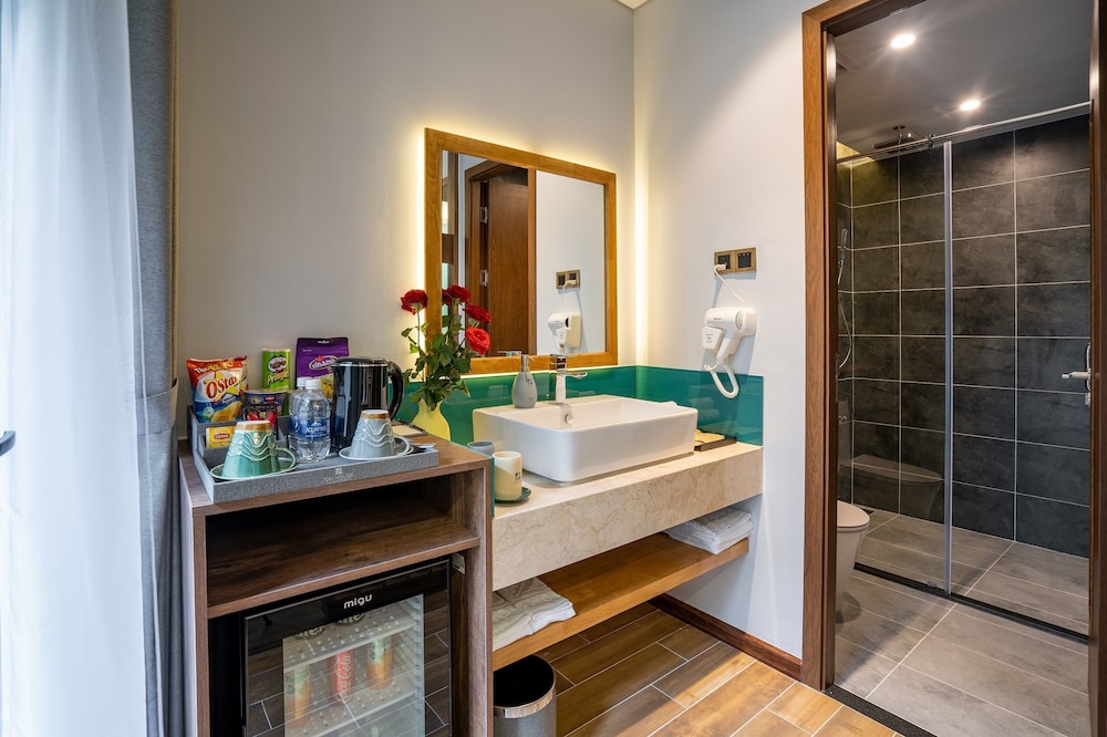 Deluxe Triple Room with Pool View - Photo 3