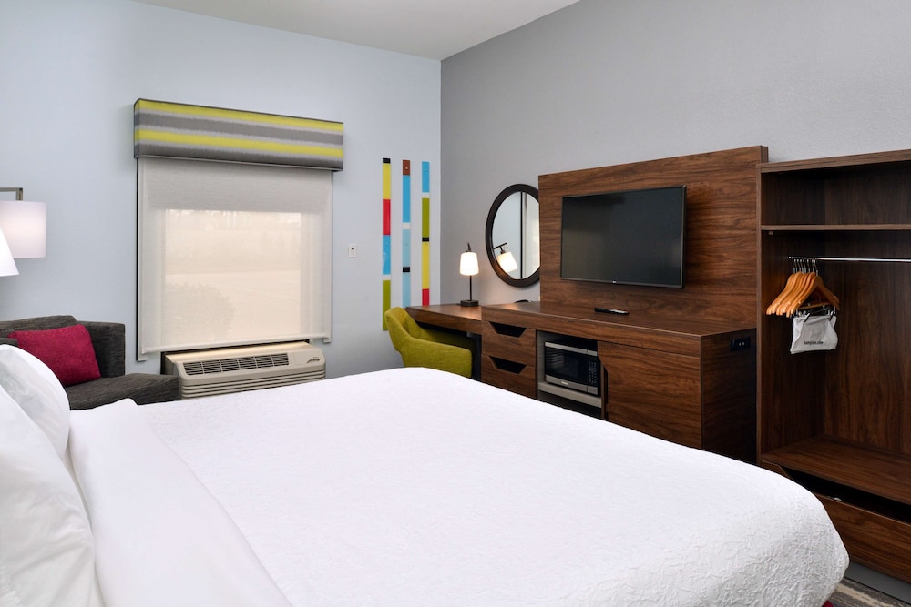Suite, 1 King Bed, Accessible, Non Smoking - Photo 2