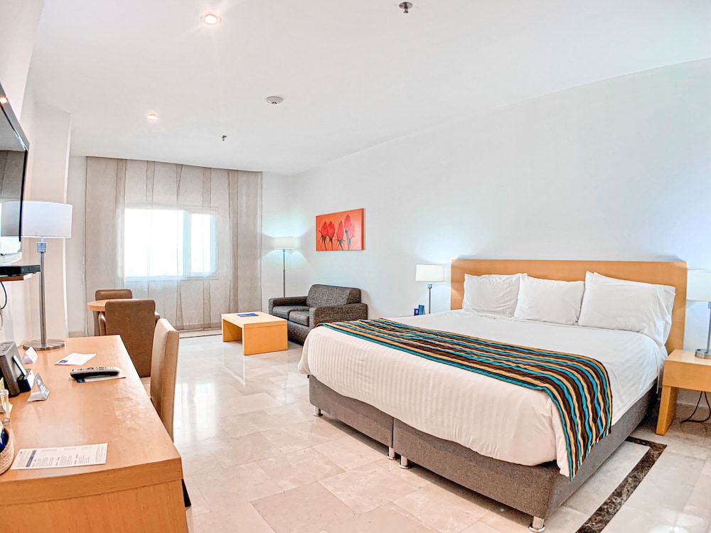 Standard Room, 1 King Bed - Photo 2