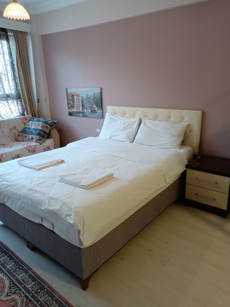 Economy Room, 1 Queen Bed photo 3