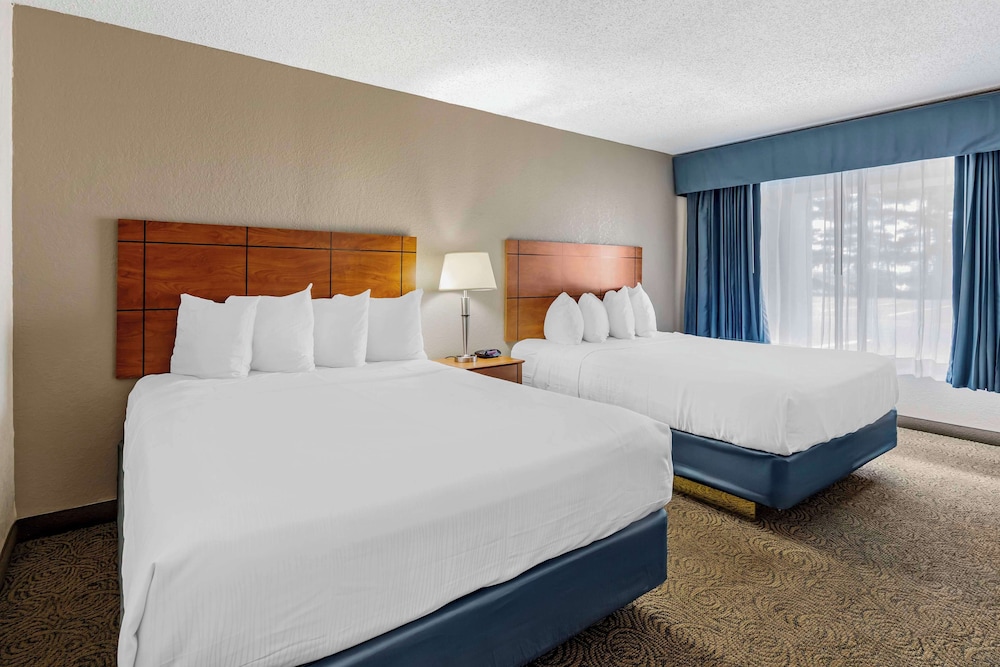 Suite, 2 Queen Beds, Non Smoking, Refrigerator & Microwave photo 1