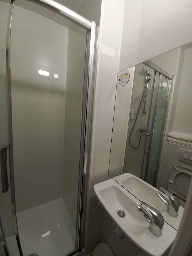 Standard Room, 1 Double Bed - Photo 4