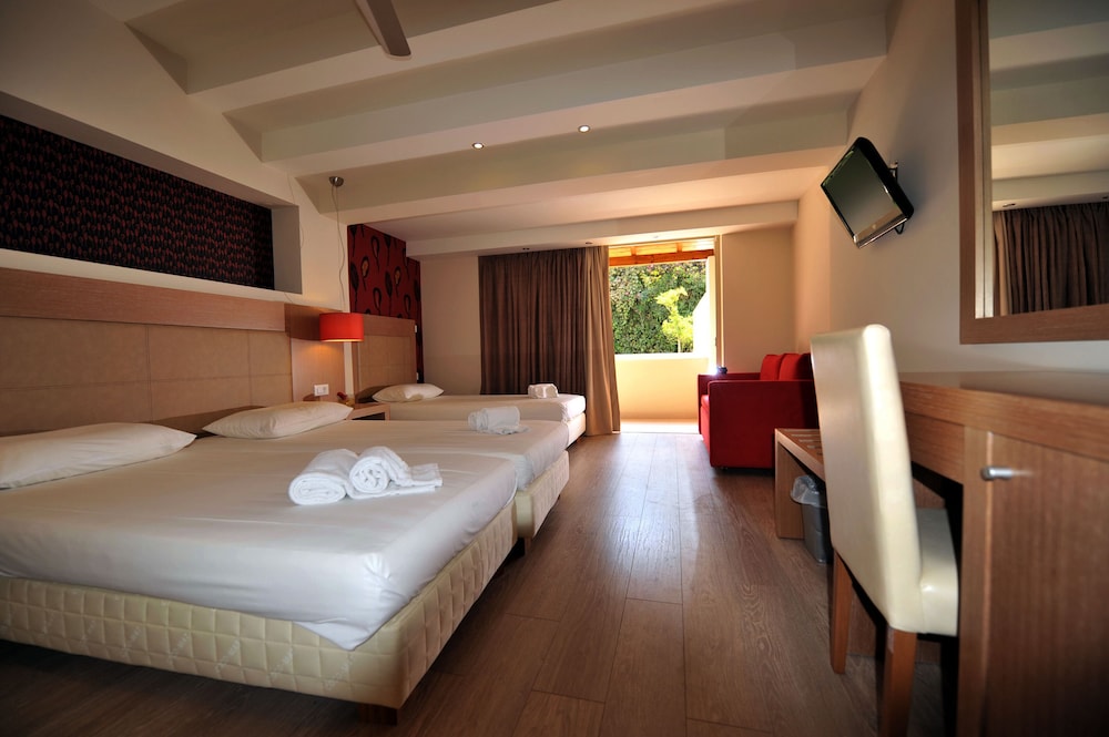 Standard Quadruple Room photo 2