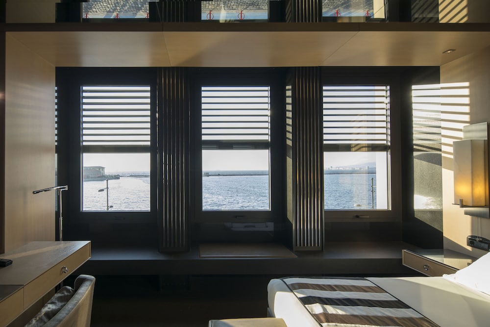 Standard Room, Sea View thumbnail 6