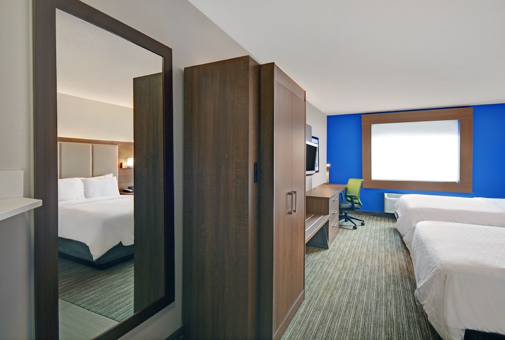 Standard Room, 2 Queen Beds - Photo 1