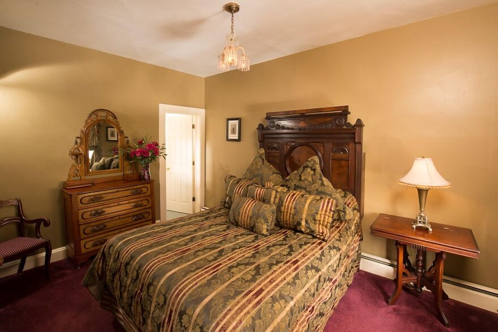 Standard Double Room, 2 Queen Beds photo 2