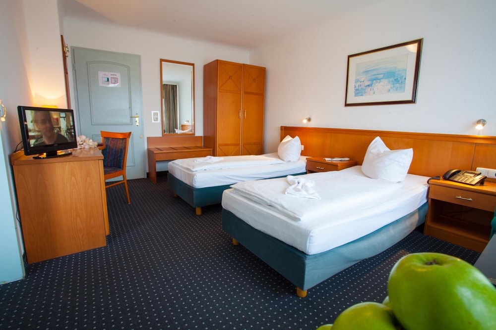 Standard Double Room - Photo 8