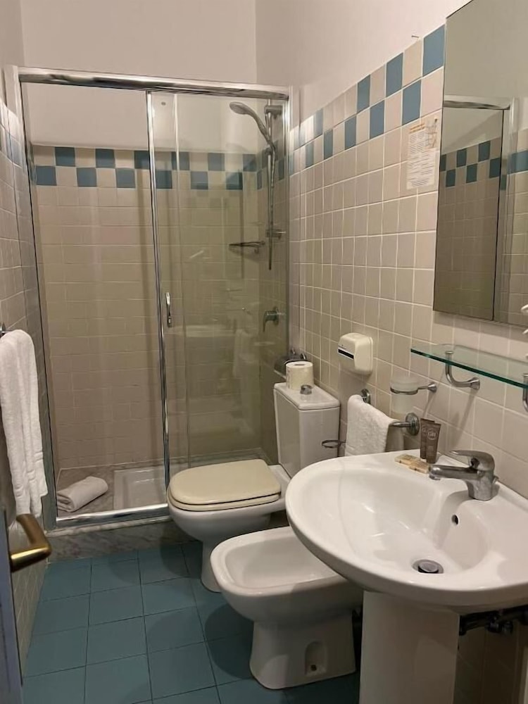 Standard Double or Twin Room (Internal View) - Photo 4