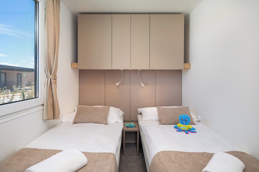 Family Premium Holiday Home photo 2