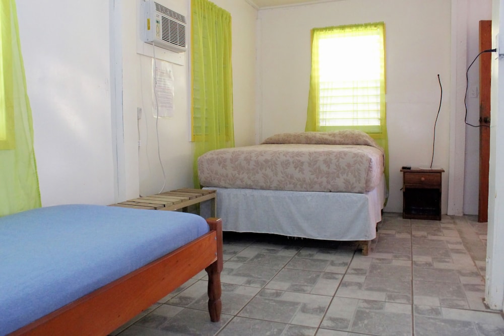 Basic Double or Twin Room, 1 Bedroom, Kitchenette, Ground Floor photo 2