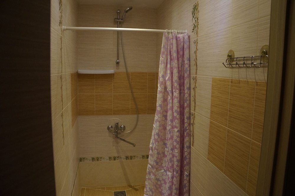 One Bed in 8-Bed Mixed Dormitory, upper bunk bed photo 2