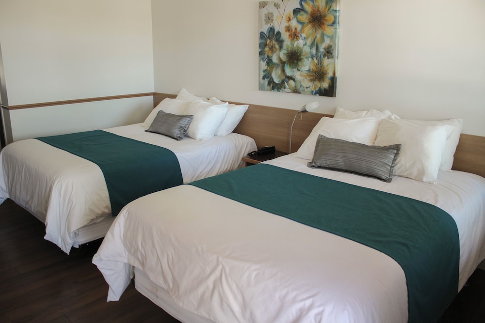 Standard Room, 2 Double Beds (rez-de-chausée) photo 1