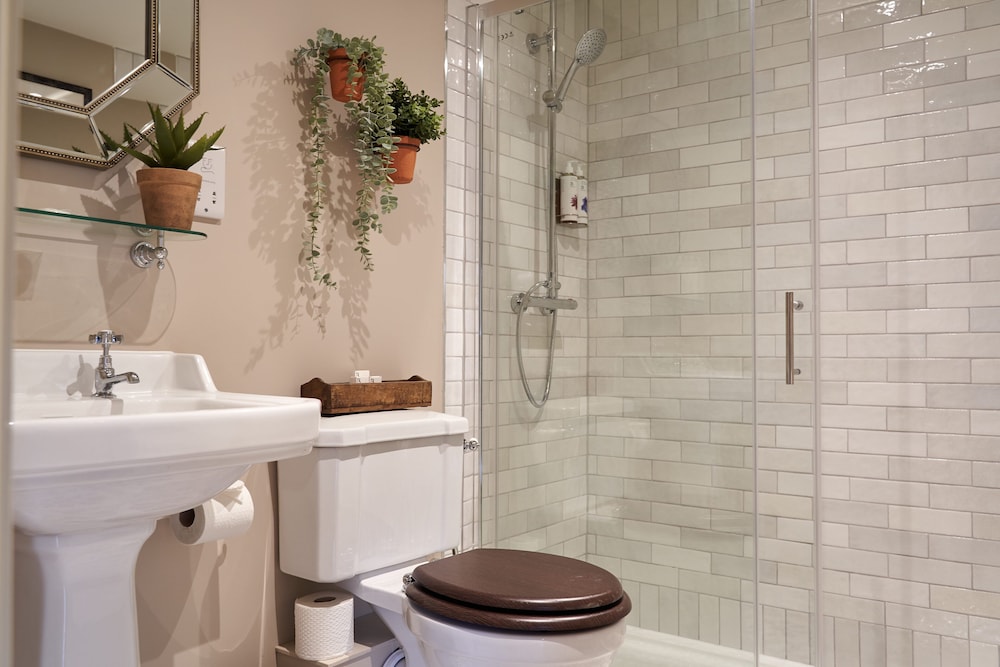 Basic Double or Twin Room, Private Bathroom photo 3