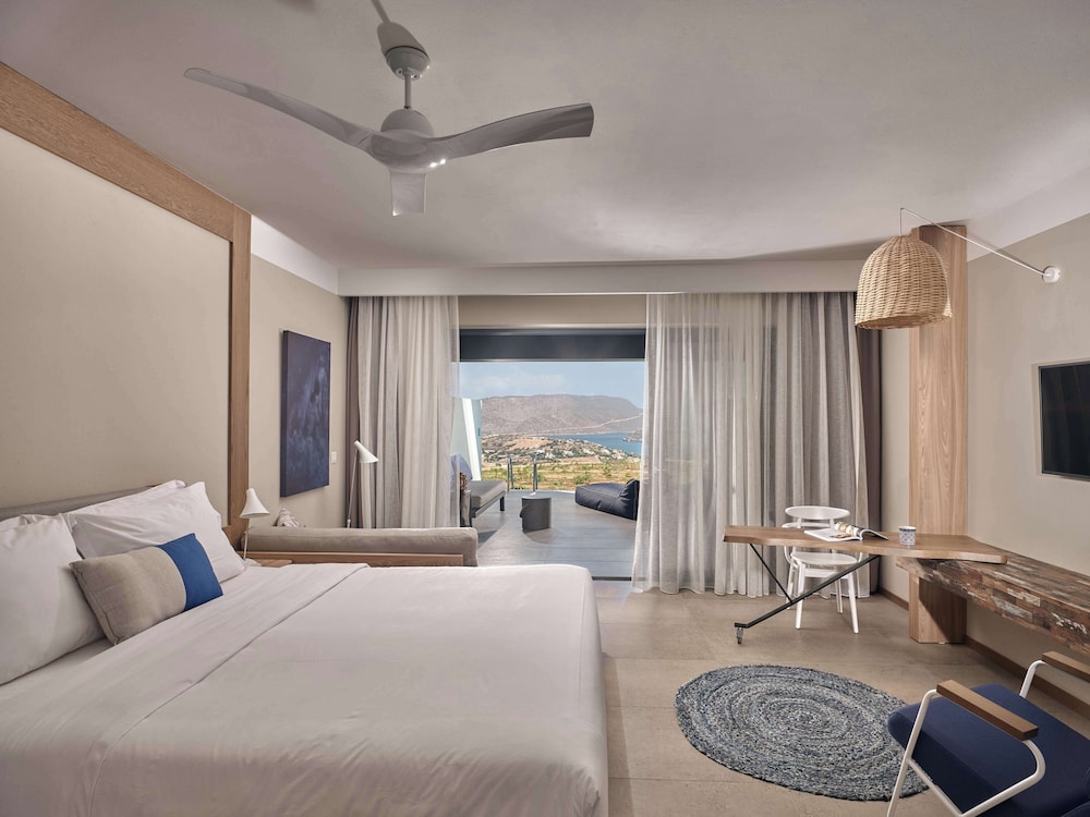 Junior Suite (Sapphire Zen Suite with sharing pool)