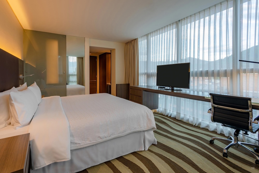Classic Room, 1 King Bed photo 1