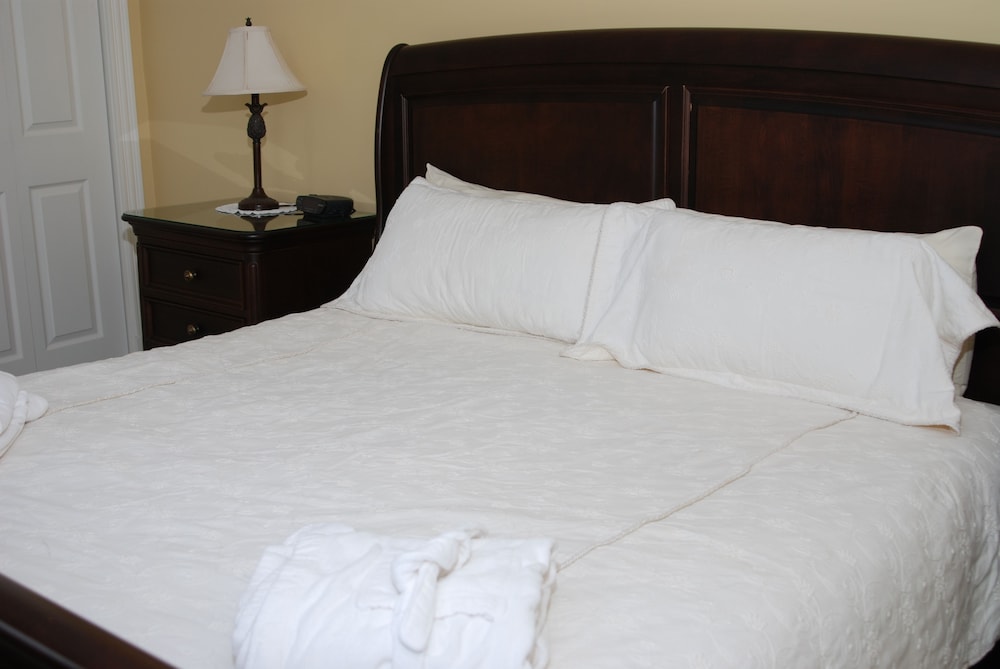 Luxury Suite, 1 King Bed, Jetted Tub photo 2