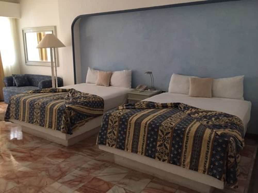 King Room with Garden View and Balcony - Photo 5