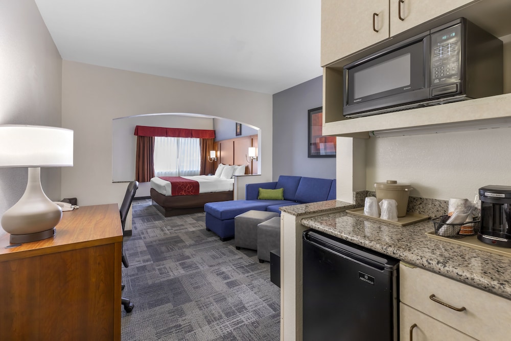Suite, 1 King Bed, Accessible, Non Smoking