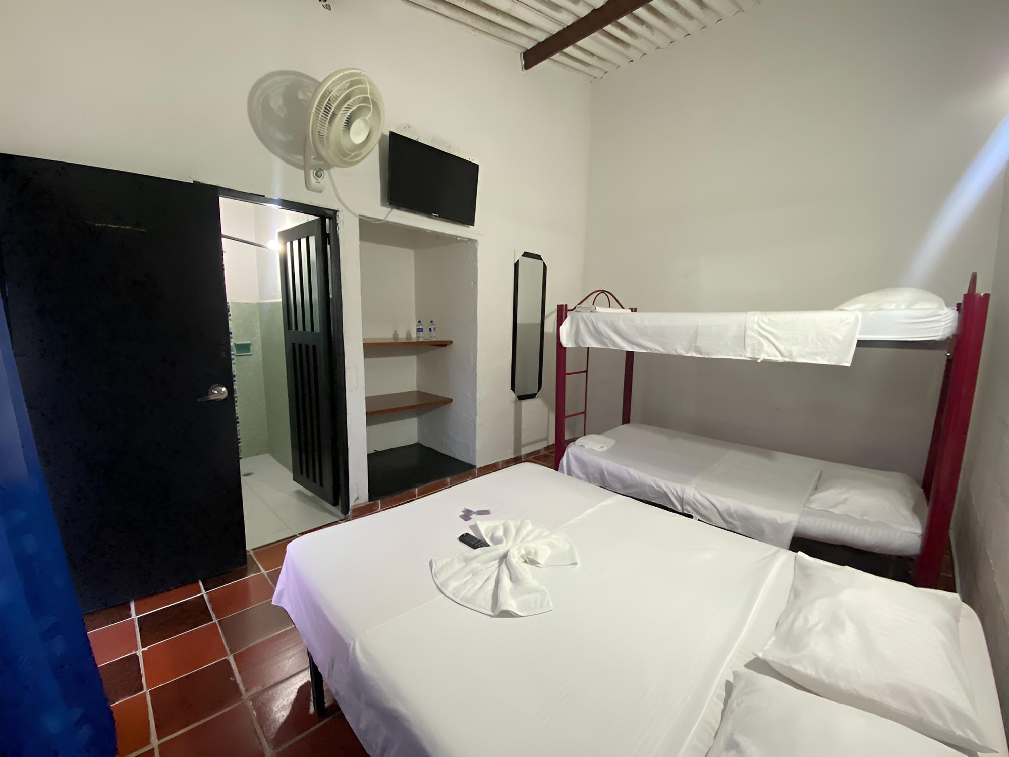 Basic Quadruple Room photo 3