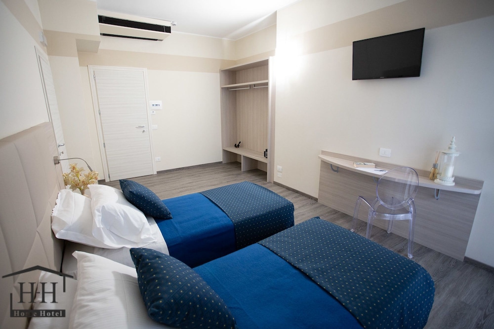 Twin Room - Photo 2