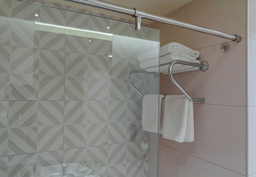 Standard Double Room, 1 King Bed - Photo 4