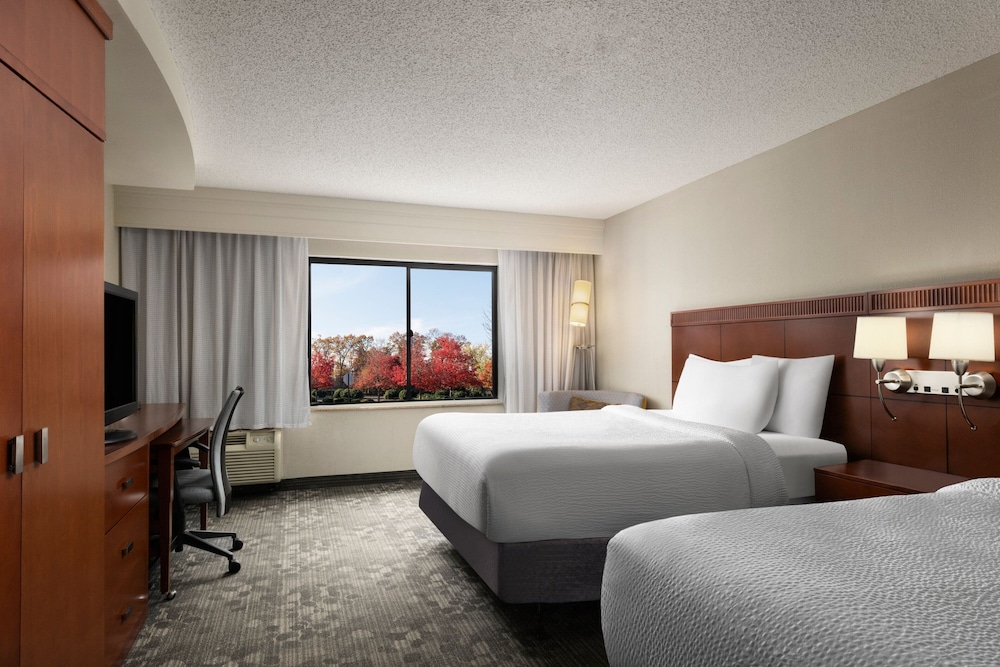 Room, 2 Queen Beds (Hearing Accessible) - Photo 1