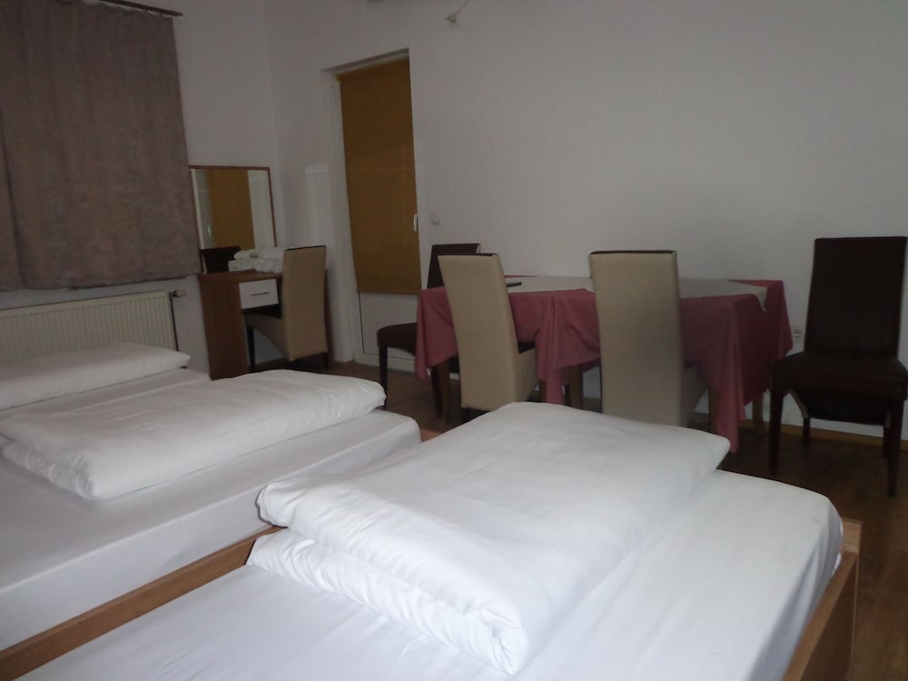 Standard Quadruple Room (1) photo 3