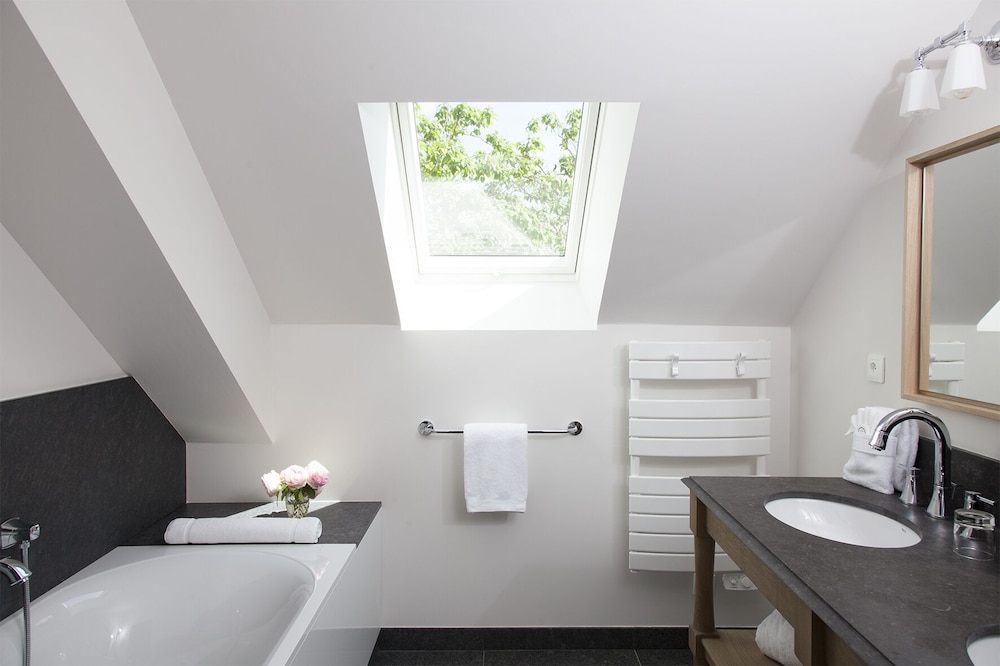 Suite, Bathtub photo 3
