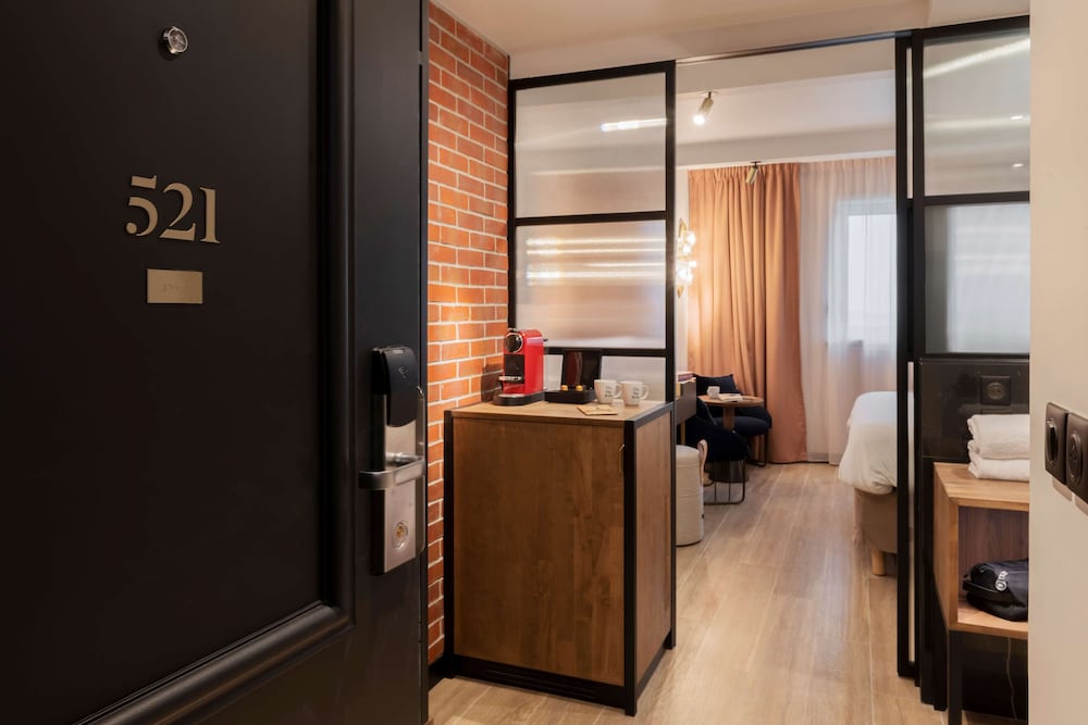 Deluxe Room, 1 King Bed - Photo 1