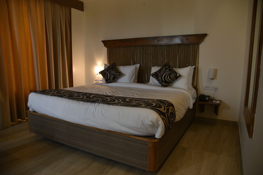 Deluxe Room, 1 King Bed, Non Smoking, City View photo 1