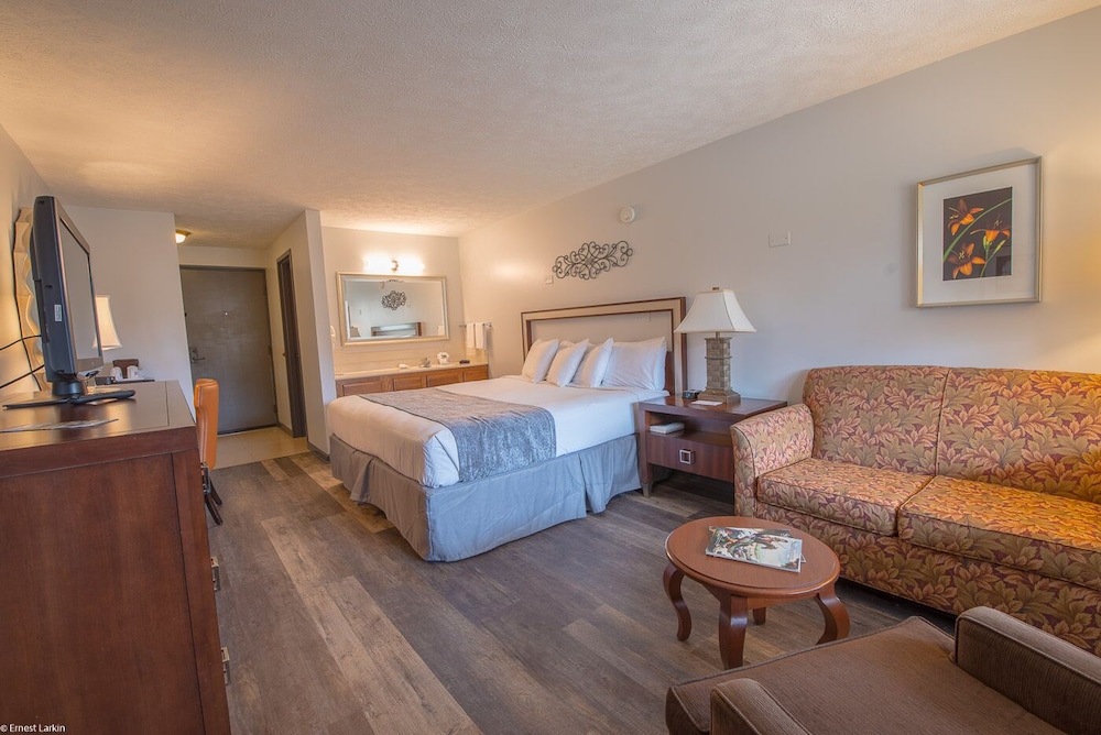 Suite, 1 King Bed with Sofa bed, Balcony, Mountain View